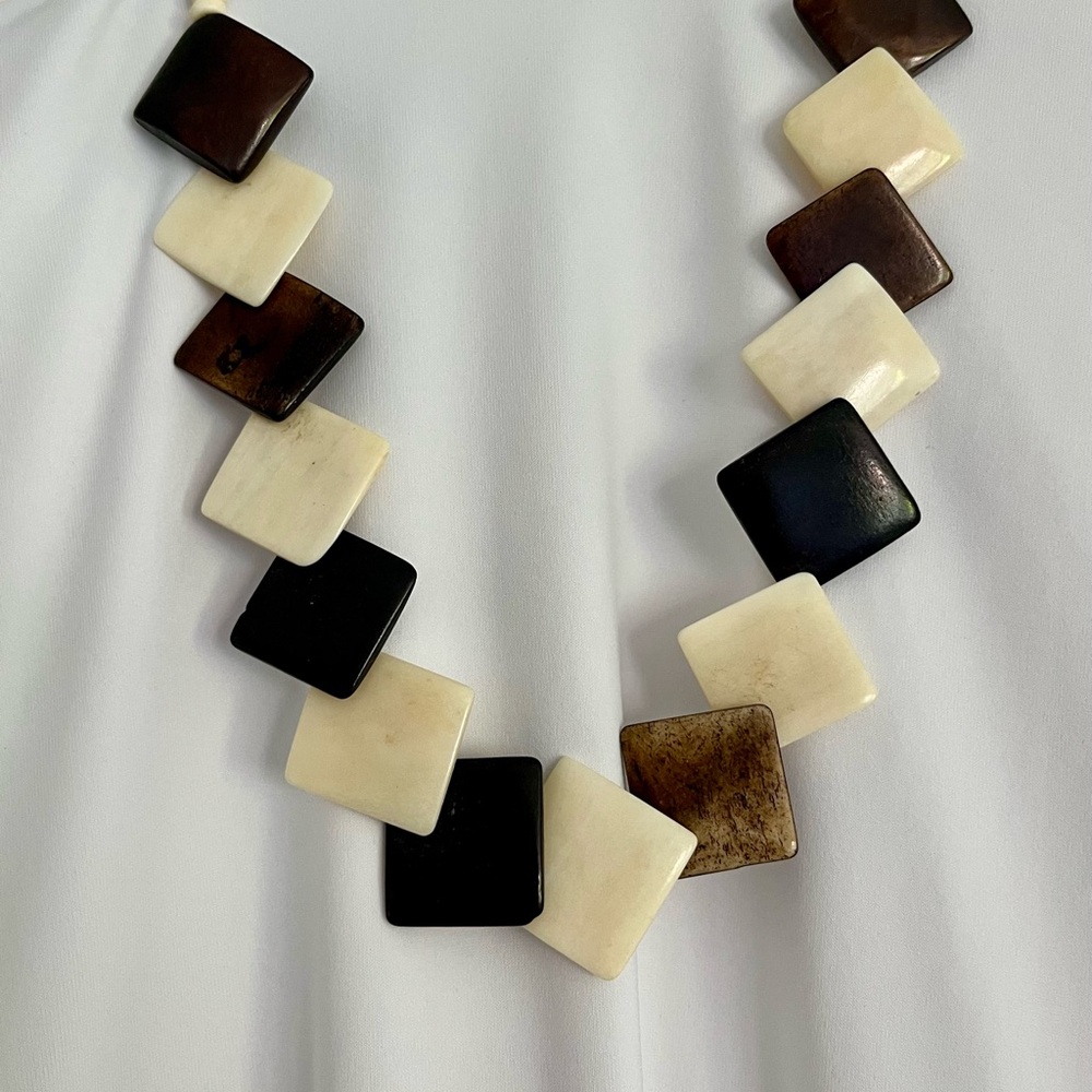 Elegant Two-Tone Square Necklace